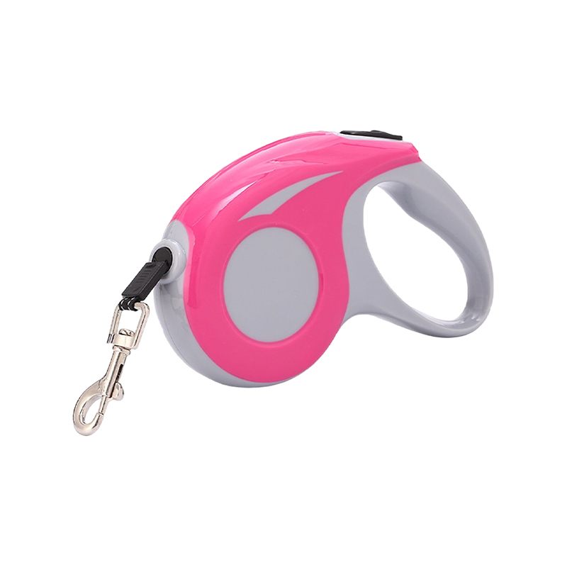 Streamlined retractable dog leash