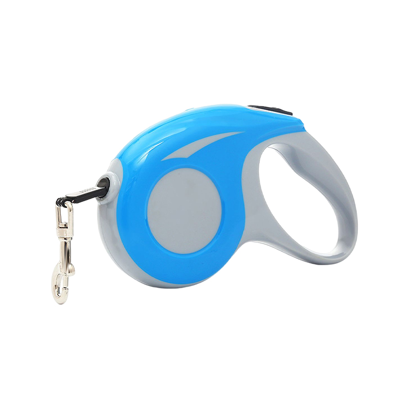 Streamlined retractable dog leash